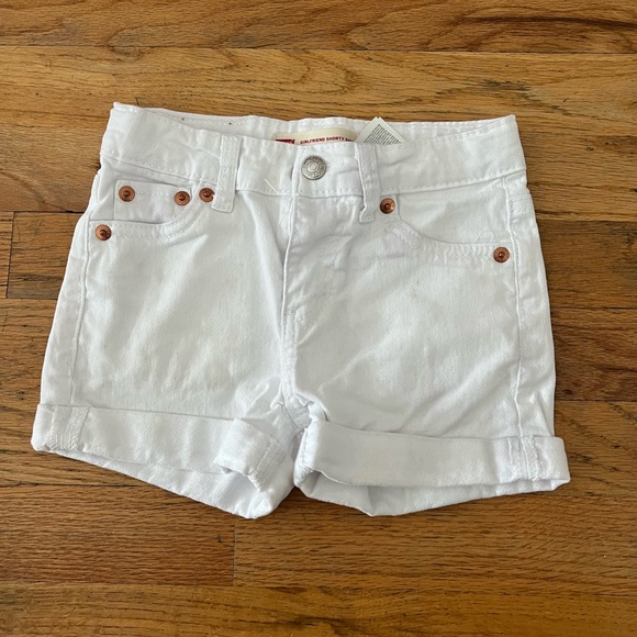 Girls Levi’s shorts - Picture 1 of 3